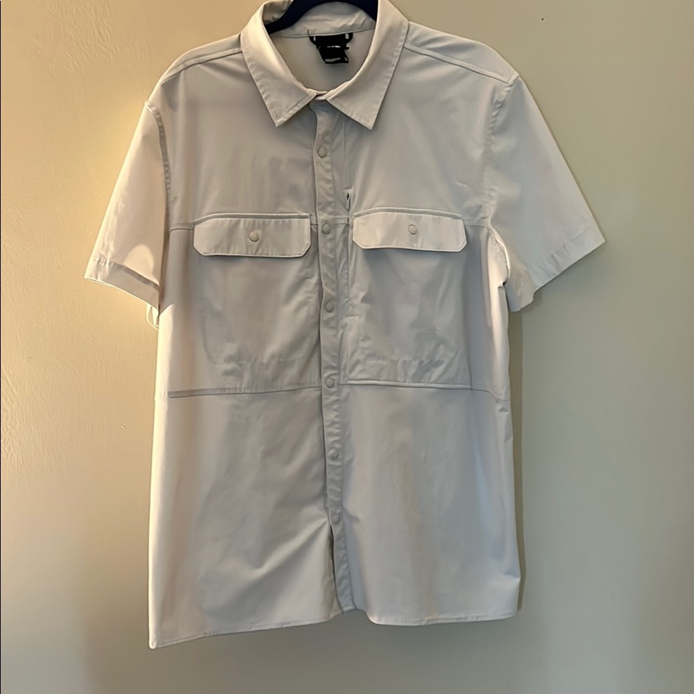 The North Face Men's Light Gray Short Sleeve Shirt